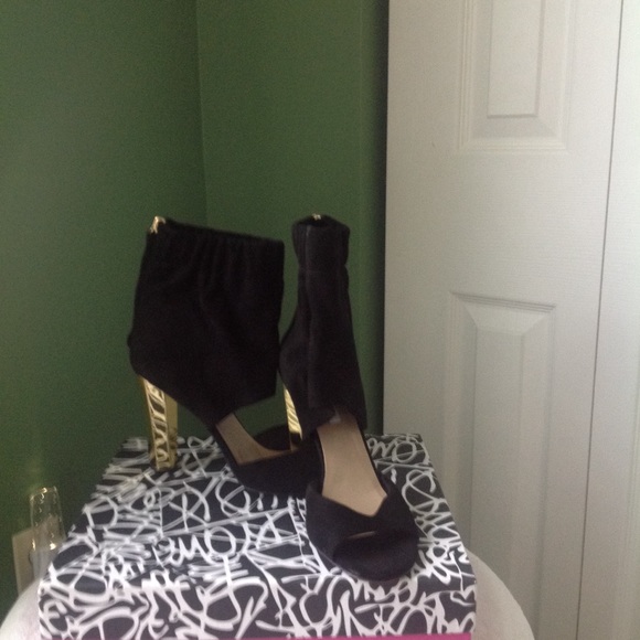 BEAUTIFUL Velvet peep toe Bootie - Picture 2 of 6
